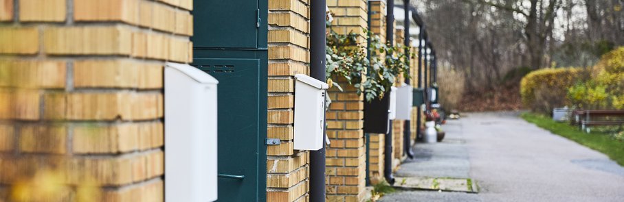Radhusområde och buskage i Tegelhagen, Silverdal.