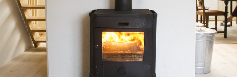 Tänd brasa i kamin