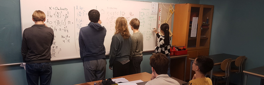 Elever räknar matematik