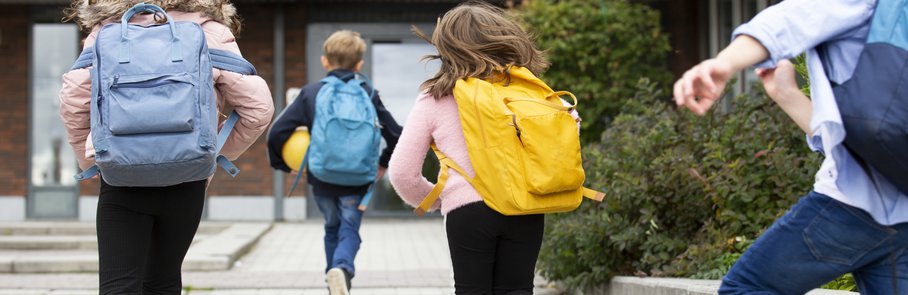 Elever springer till skola